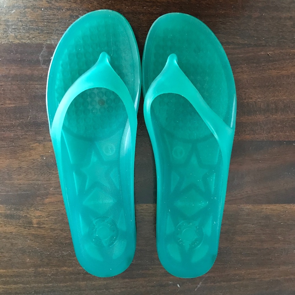 Gap Waterproof Flip Flops